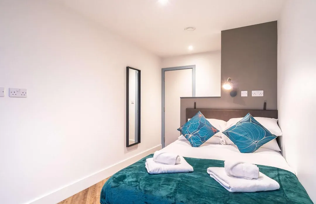 Stunning 2Bed Flat In Central Location W Security-1