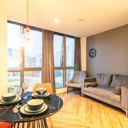 Stunning 2Bed Flat In Central Location W Security-2