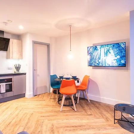 Stunning 2Bed Flat In Central Location W Security-3